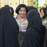 Sambut HUT ke-78 Polwan RI, Polwan Polda Papua Barat Salurkan Al-Qur'an dan Gelar Ibadah Bersama di Masjid Al-Muhajirin