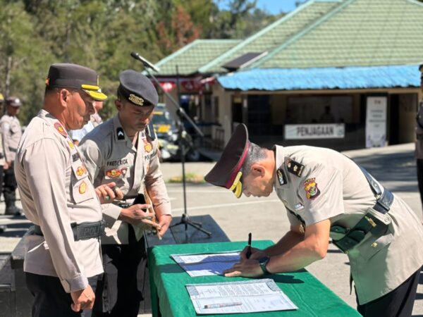 Upacara Pengukuhan Jabatan Wakapolres dan Serah Terima Jabatan di Lingkungan Polres Lanny Jaya