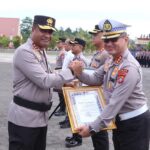 Kapolda Papua Barat Pimpin Upacara Pemberian Penghargaan Satker Peraih Predikat WBK Tahun 2025 dan IKPA Terbaik Triwulan II Tahun 2026