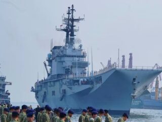 Wakil Panglima TNI Dampingj Menhan Sambut Kedatangan ITS Giuseppe Garibaldi