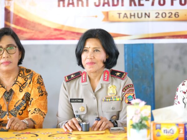 Bakti Sosial Hari Jadi Polwan ke-78, Polda Papua Barat Salurkan 200 Paket Sembako kepada Warga Kampung Aipiri Susweni