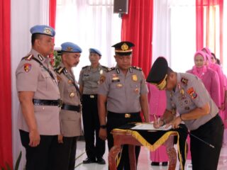 Kapolda Papua Barat Pimpin Sertijab Kabid Dokkes dan Penyerahan Jabatan Kabid Propam