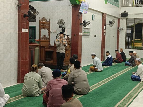 Subuh Keliling Di Bintuni! Kapolres Ajak Warga Jaga Kamtibmas dan Perkuat Kerukunan