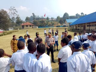 Polres Lanny Jaya Gelar Polisi Peduli Pendidikan di SMP Negeri 1 Tiom