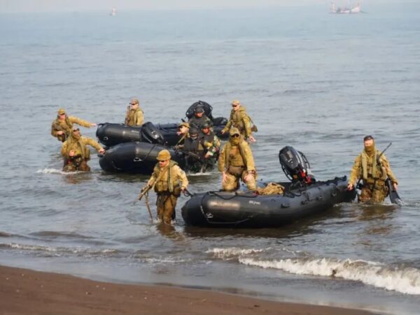 Jelang Demo Pendaratan Amfibi, TNI–ADF Mantapkan Latihan di Pantai Banongan