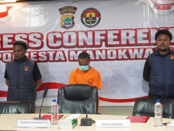 Kapolresta Manokwari Pimpin Press Conference Pengungkapan Kasus Tindak Pidana Melakukan Kekerasan terhadap Anak Yang Menyebabkan Kematian dan Pencurian Dengan Kekerasan
