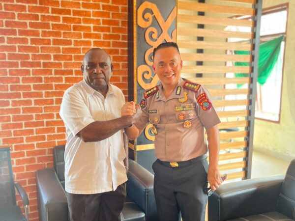 Kabid Humas Polda Papua Barat Perkuat Sinergi dengan Diskominfopersantik, Dukung Program 100 Hari dan Tagline Polri “Polisi Bersama Masyarakat”