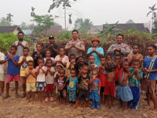 Polsek Mandobo Ajak Masyarakat Peduli Lingkungan dan Cegah Karhutla melalui Penanaman Pohon