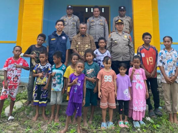 Atasi Kebosanan Anak Akibat Karhutla, Polsek Fakfak Timur Bersama Tim Ekspedisi Patriot Unhas Hadirkan Keceriaan di RUKITA Kampung Weri